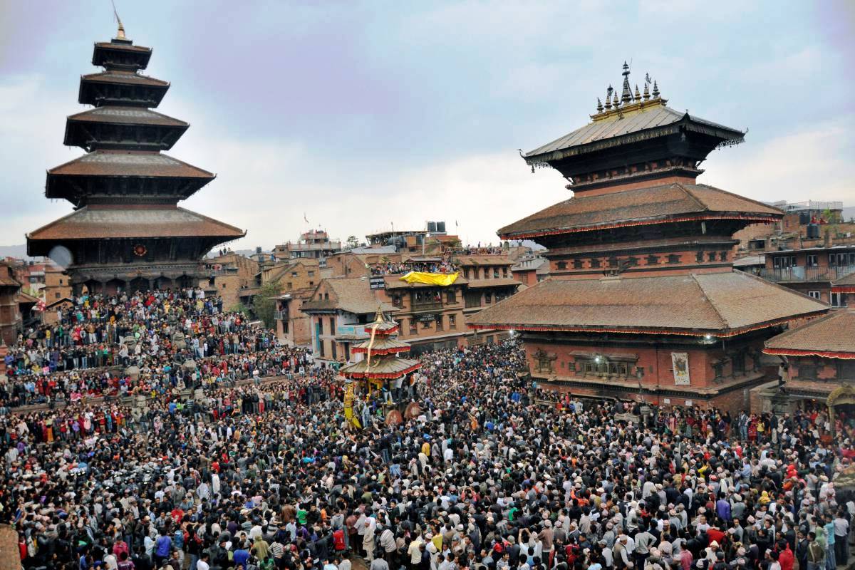 Бискет джатра. Фестиваль бискет джатра бхактапур. бхактапур непал. непал индра джатра. бхактапур непал фестиваль.